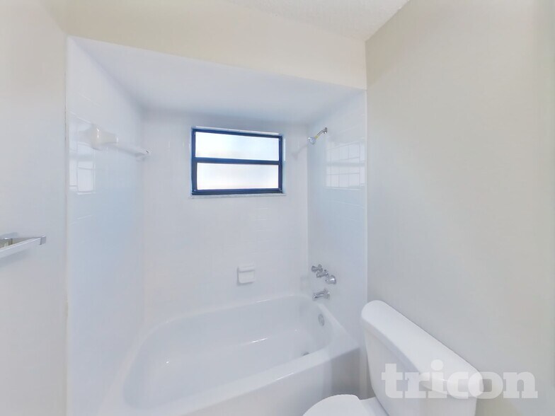 Building Photo - 2539 Pinetta Ct