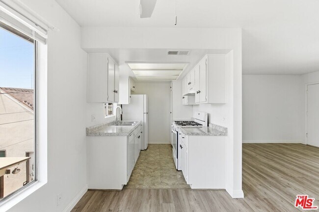 Building Photo - 1707 Keeler St