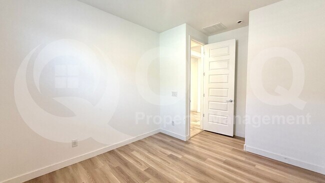 Building Photo - 5324 S 24th Ln