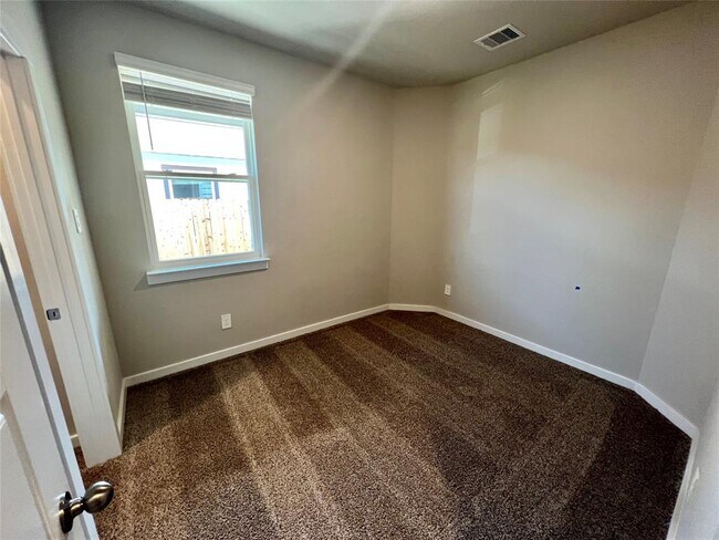 Building Photo - 12708 Ermine St