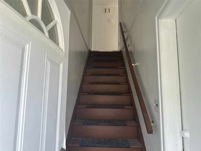 Building Photo - 1322 Commodore Rd