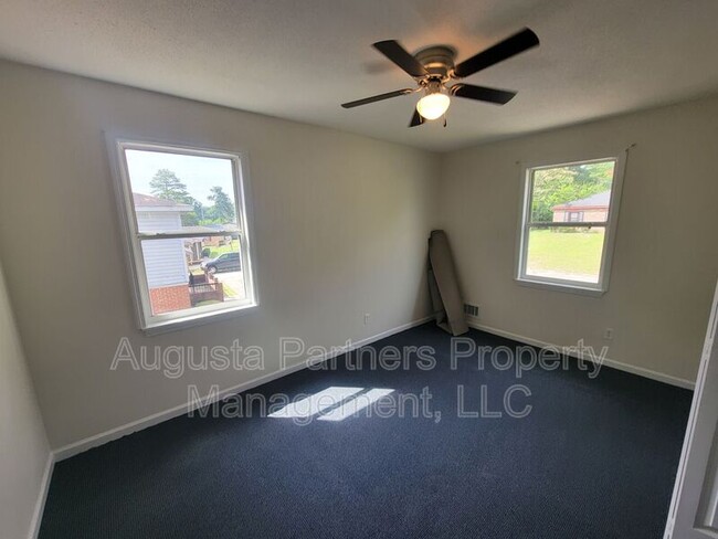 Building Photo - 3513 Wyevale Dr