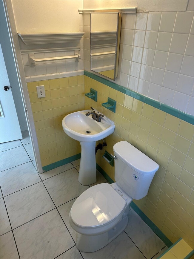 Building Photo - 1101 NE 17th Way