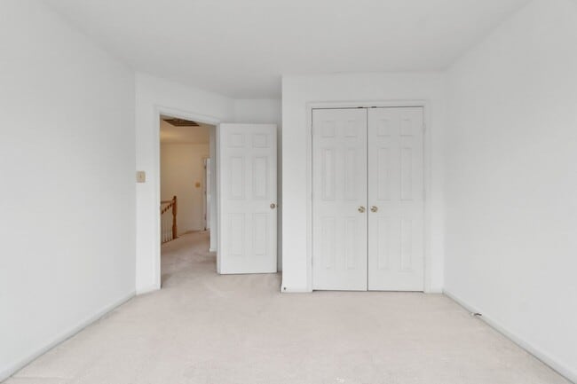 Building Photo - Wonderful Townhome