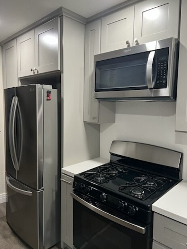 Building Photo - Charming 2 Bedroom Home with Private Garag...