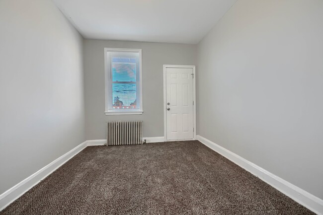 Building Photo - 1314 N Kenwood Ave