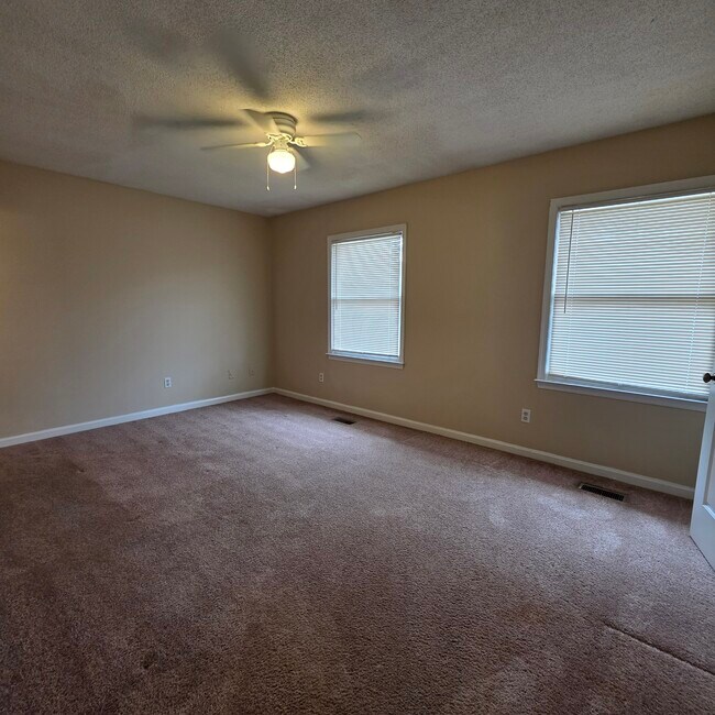 Building Photo - 1900 Buck Ln