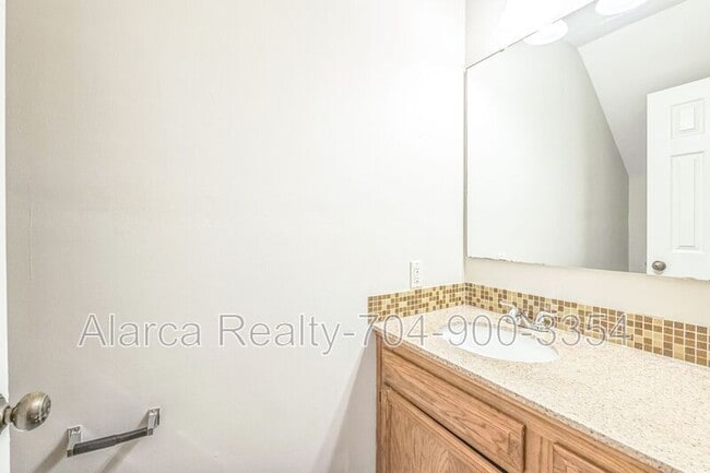 Building Photo - 3136 Driftwood Dr