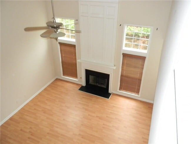 Building Photo - 157 Wallnut Hall Cir