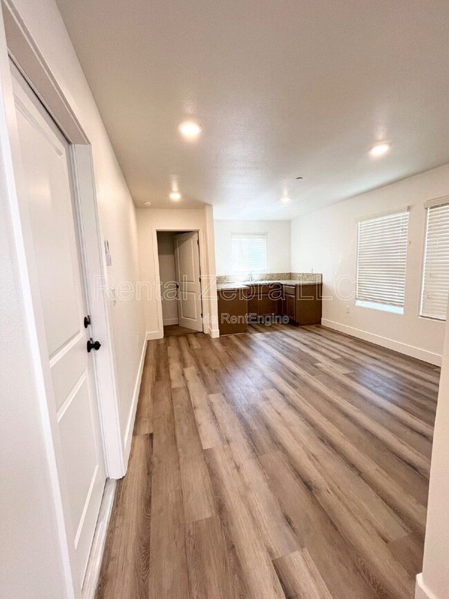 Building Photo - 440 Olive Way