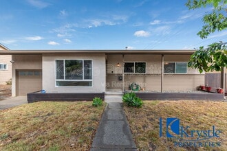 Building Photo - 175 Toyon Dr