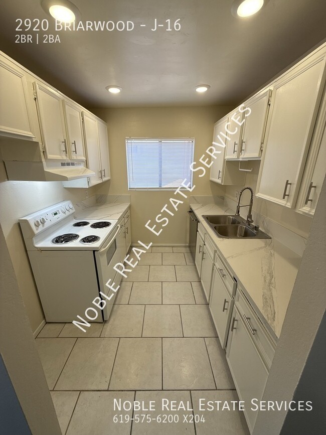 Building Photo - 2920 Briarwood-J-16