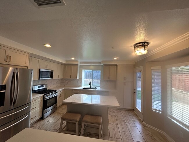 Building Photo - Remodeled Home for Rent in Corona – Sunroo...