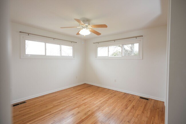 Building Photo - 2305 River Rd