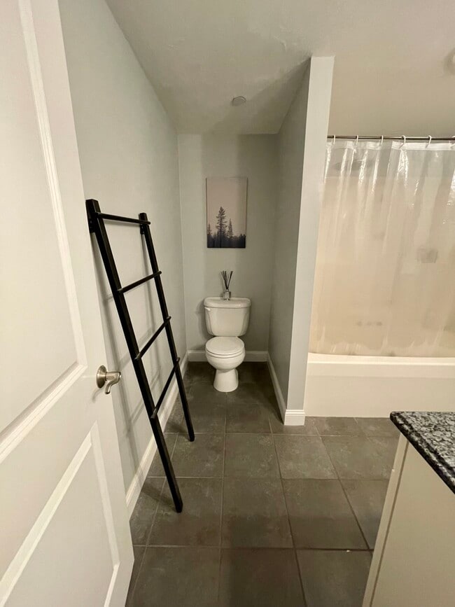 Building Photo - 506 Sea St