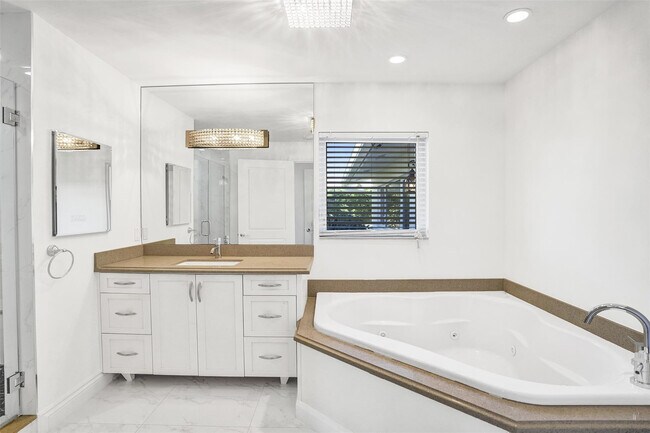 Building Photo - 26 Cayuga Rd