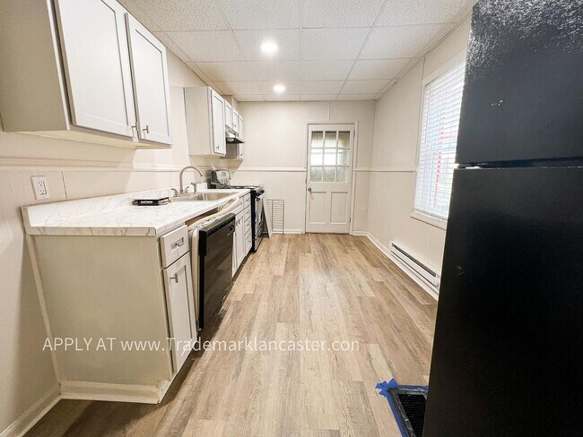 Building Photo - 482 New Dorwart St