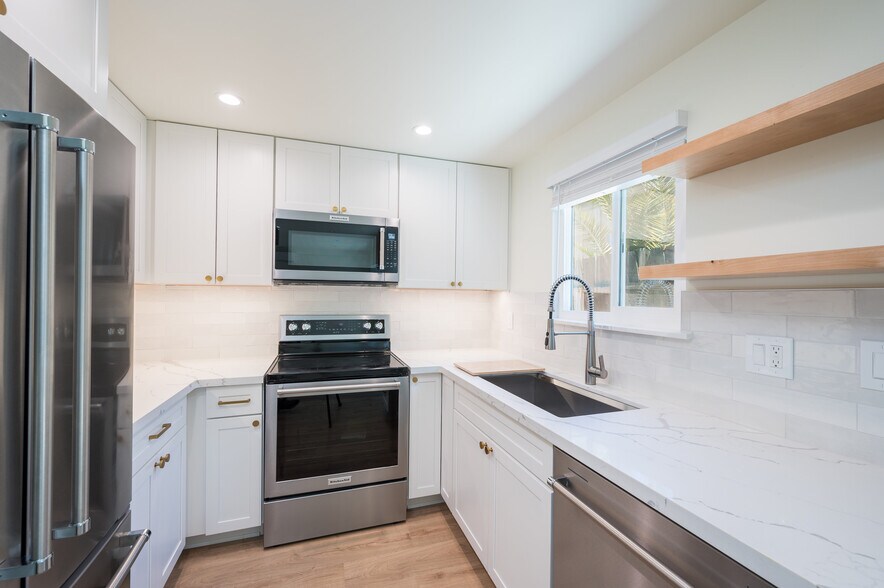 Kitchen - 680 Morro St