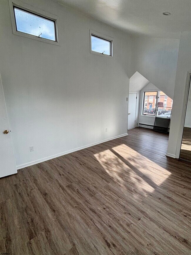 Building Photo - 338 N Harrisburg Ave