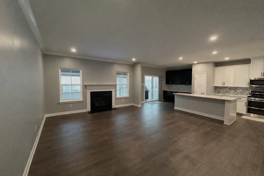 Building Photo - 310 Helenium Dr