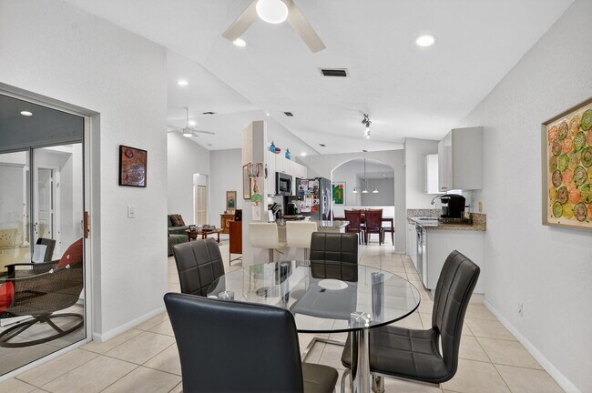 Building Photo - 7910 Laina Ln