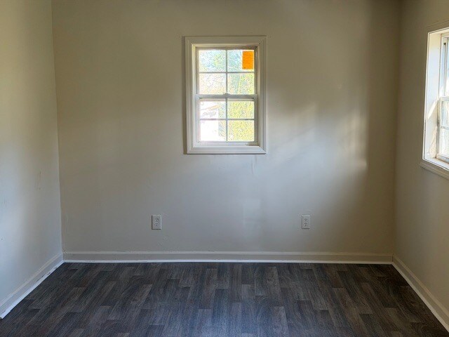 Building Photo - 8 Ridgeway Dr