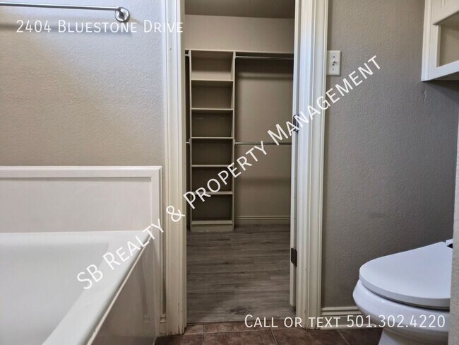 Building Photo - 2404 Bluestone Dr