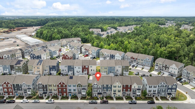 Building Photo - 1732 Defiance Dr