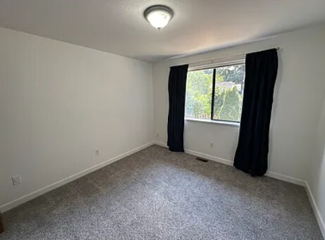 Building Photo - 2211 Dogwood St NE