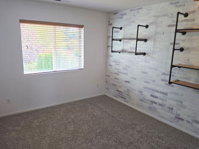 Building Photo - Gorgeous 4 Bedroom Lake Stevens Home in Cr...