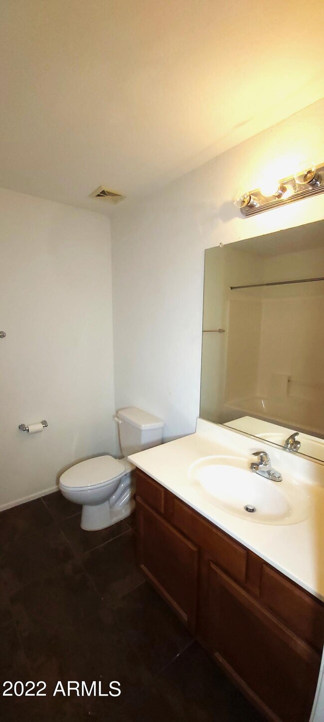 Building Photo - 518 W Black Hawk Pl