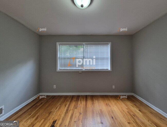 Building Photo - 3206 Mathieson Dr NE