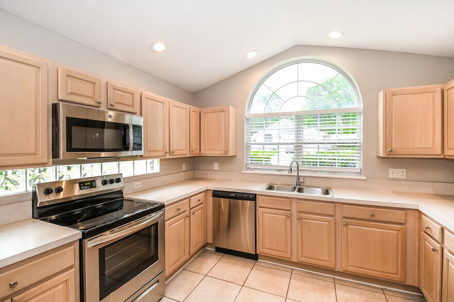 Building Photo - 6065 Winding Bridge Dr