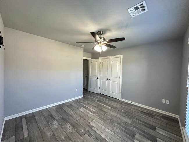 Building Photo - 3 bed, 2 bath -Aspen Pond