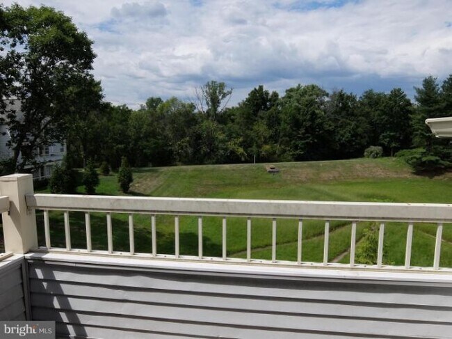 Building Photo - 202 Salem Ct