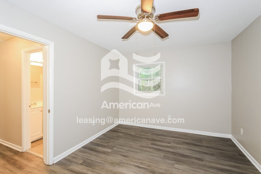 Building Photo - 743 Katherine St