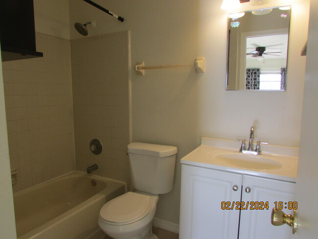 Building Photo - 4125 Pinewood Dr NE