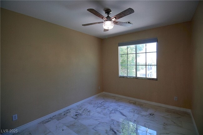 Building Photo - 2859 Dunnottar Ave