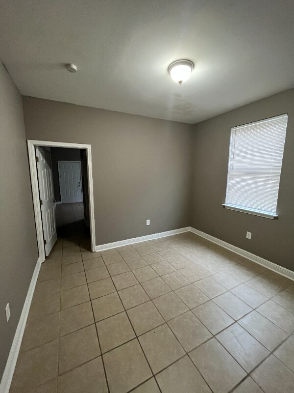 Building Photo - 1916 Eagle St