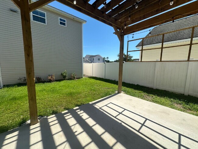 Building Photo - Beautifully Updated Three Bedroom Home in ...
