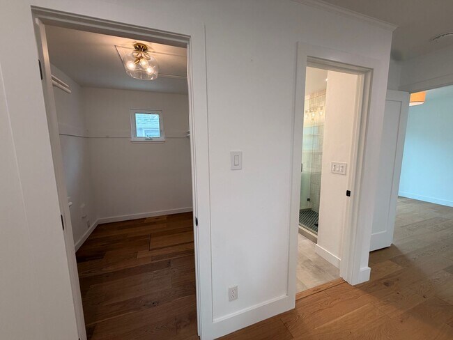 Building Photo - Spacious 4 Bedroom/2Bathroom Home in South San Francisco!