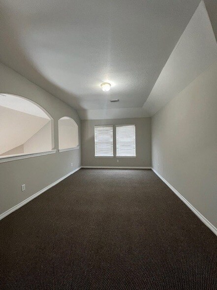 Building Photo - 9219 Hidden Lake E Dr