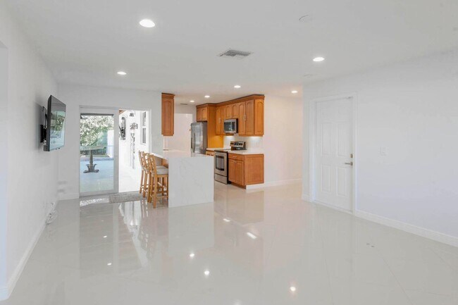 Building Photo - 2289 Windsor Rd