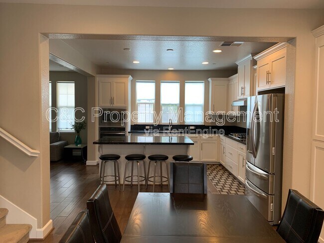 Building Photo - 412 Bungalow Dr