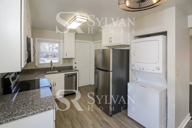 Building Photo - Classic amenities with modern convenience