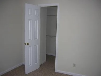 Building Photo - 2220 Kings Gate Cir