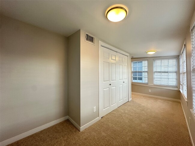 Building Photo - 4410 Pease St