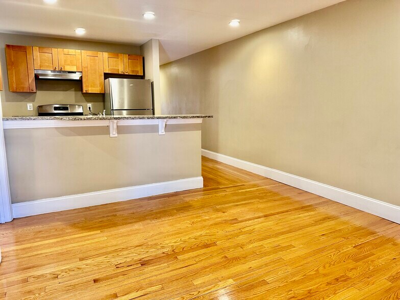 Building Photo - 72 Egmont St