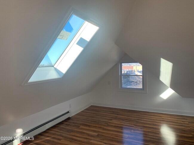 Building Photo - 706 2nd Ave