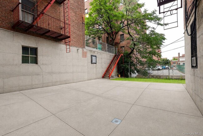 Building Photo - 99-15-99-66 66th Ave